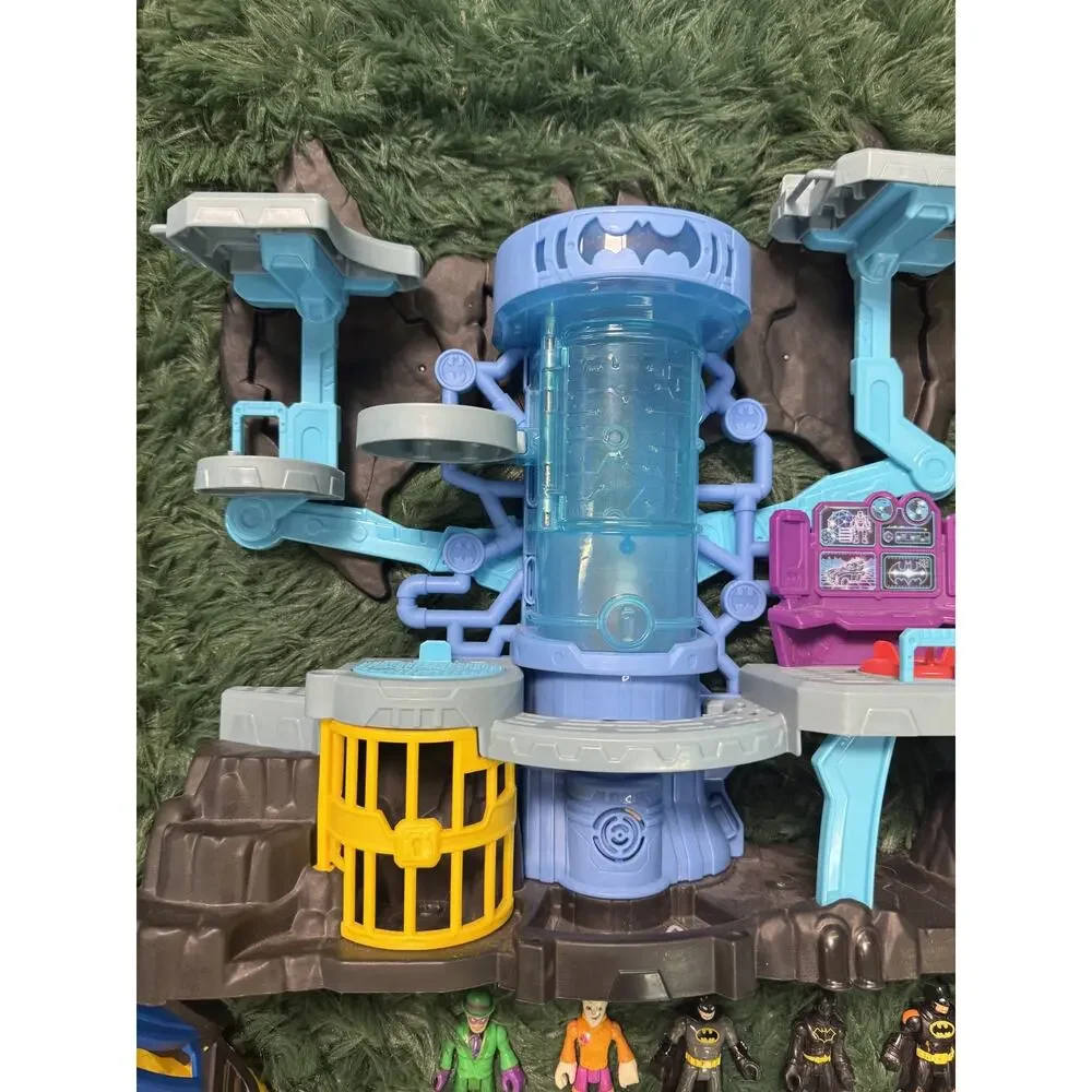 Fisher-Price Imaginext DC Super Friends Batcave Playset Batman Riddler Joker